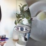 Dívka ukázala, jak odstranit škrábance na talířích: její video se